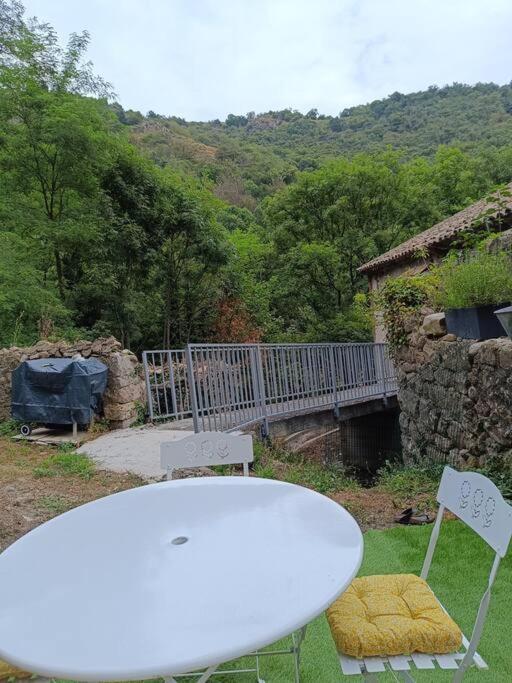 Appartement 2 A 4 Personnes Antraigues 외부 사진