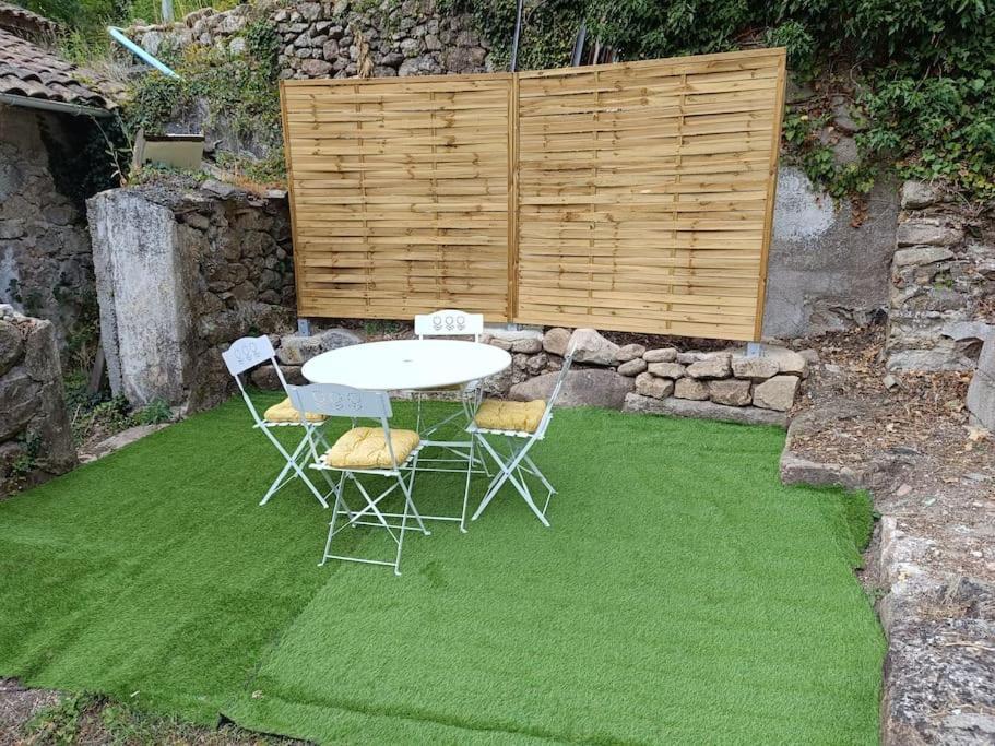Appartement 2 A 4 Personnes Antraigues 외부 사진